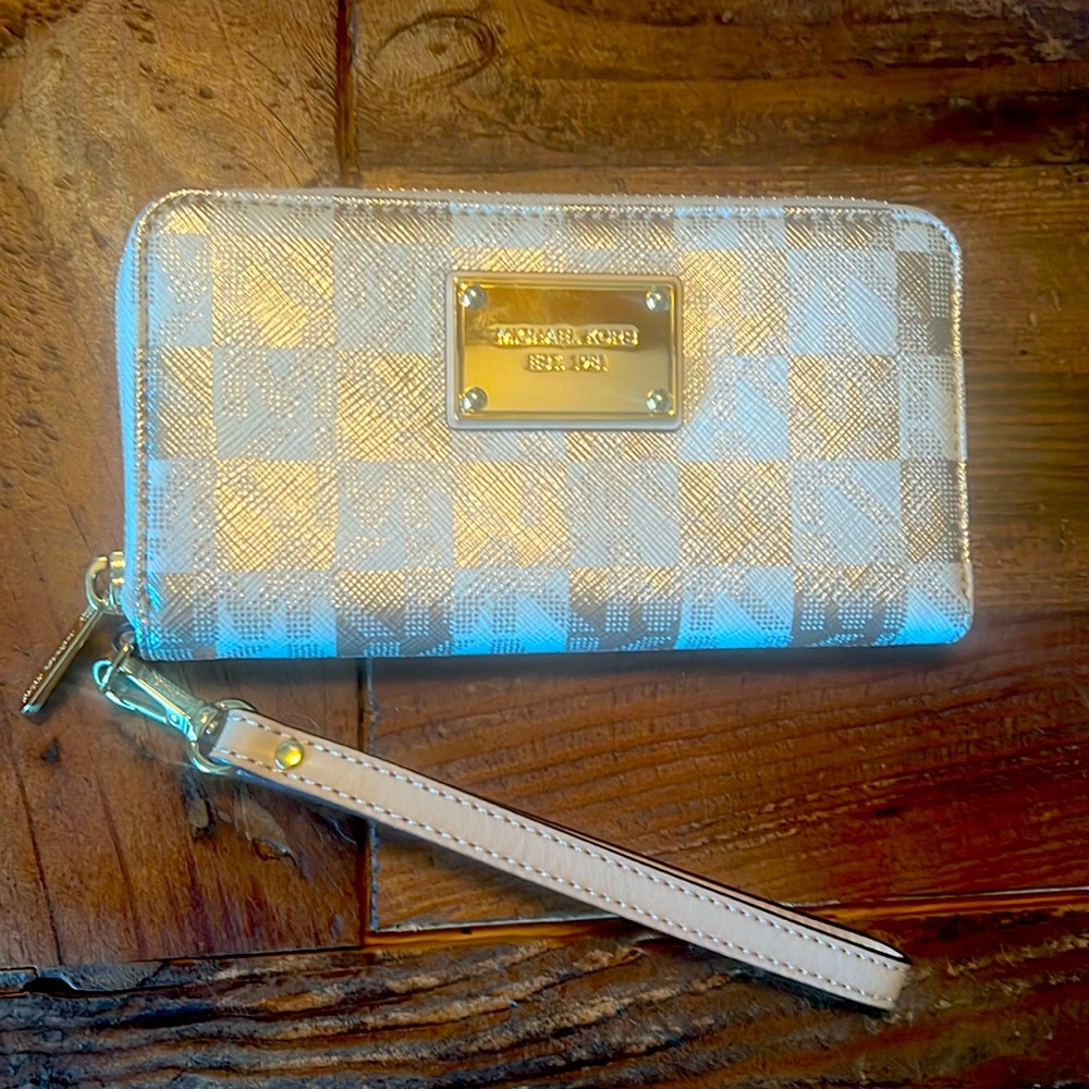 Michael Kors checkerboard MK logo print wristlet Wallet, Brand new, never used